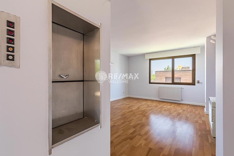 Foto 2e72597a-3bf1-4098-a7ba-ed638b248dd4. Casa pareada chalet exclusivo con jardín, piscina y ascensor privado en arturo soria en Madrid