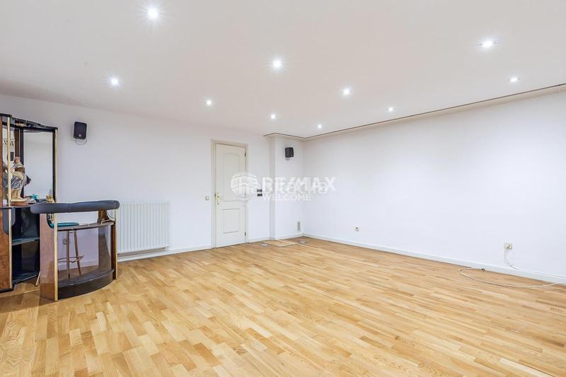 Foto 35b67387-5972-4be9-aa24-9fbfbee2faa9. Casa pareada chalet exclusivo con jardín, piscina y ascensor privado en arturo soria en Madrid