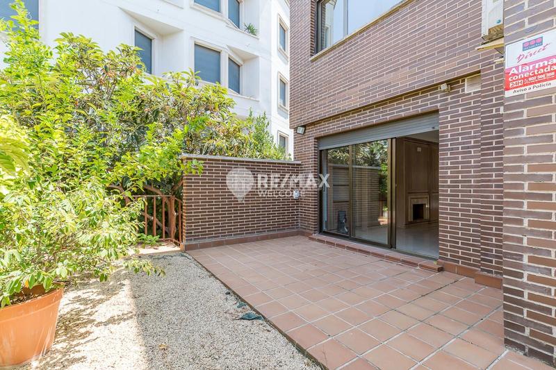 Foto 38366362-33c9-4117-92db-09473307bd83. Casa pareada chalet exclusivo con jardín, piscina y ascensor privado en arturo soria en Madrid