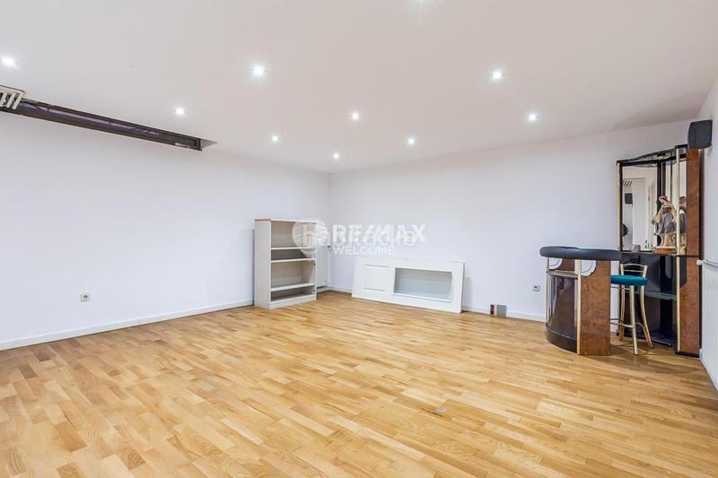 Foto 3e5d2747-356e-435b-ba24-39023597dd05. Casa pareada chalet exclusivo con jardín, piscina y ascensor privado en arturo soria en Madrid