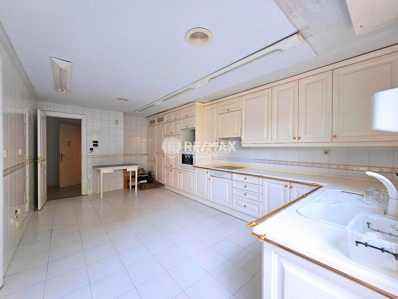 Foto 4d916861-ea52-42b8-9457-f91858299edd. Casa pareada chalet exclusivo con jardín, piscina y ascensor privado en arturo soria en Madrid