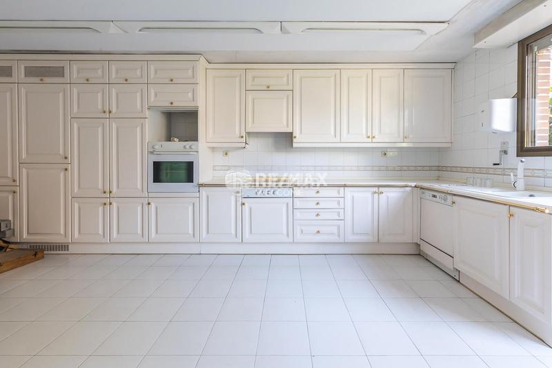 Foto 9381c3f0-4ba1-468a-b619-41f674128a8c. Casa pareada chalet exclusivo con jardín, piscina y ascensor privado en arturo soria en Madrid