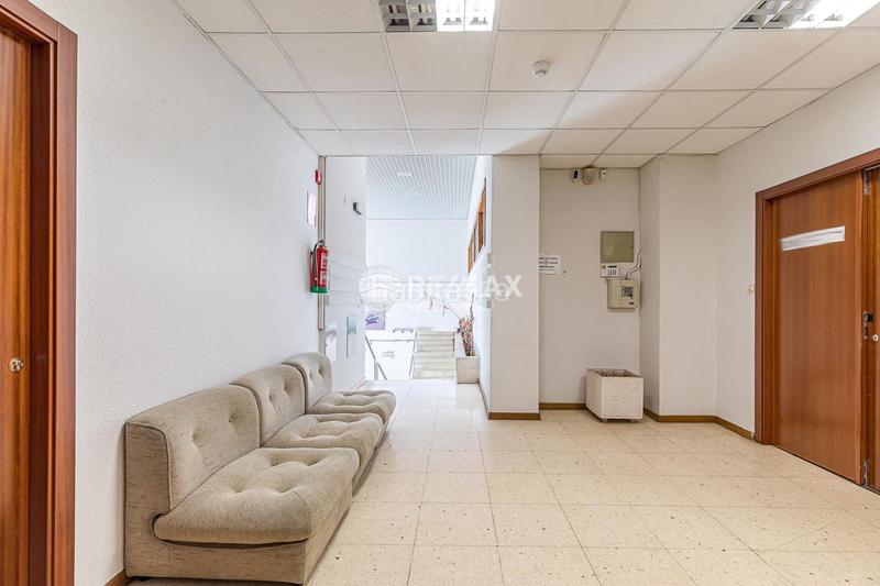 Foto 596ceea0-f2a1-433a-bbf1-7a3c5c08b8cf. Rent office space with heating in Tres Olivos-Valverde Madrid