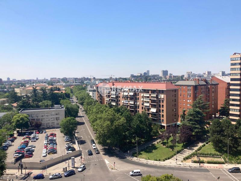 Foto f3c3c46c-603f-41ac-bdf9-f4d87e3ff1c7. Alquiler oficina  premium en chamartín 380m equipados con servicios 247. en Madrid