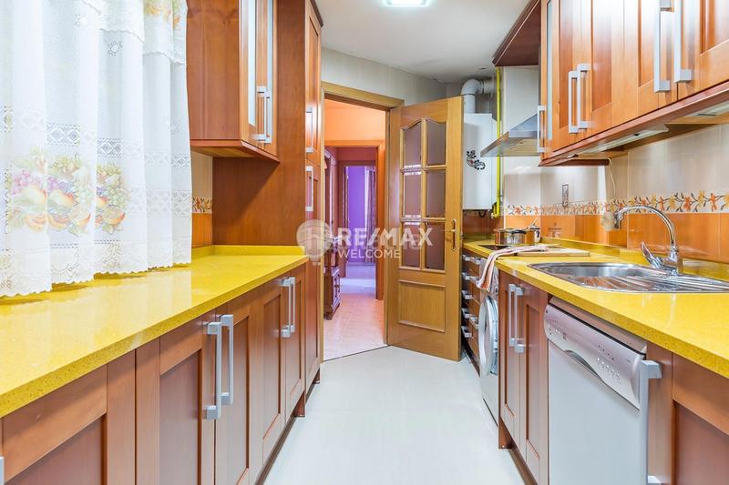 Foto 032f8c6d-082b-4b3e-8224-1ce7b0ee8f28. Piso en Valdeacederas Madrid