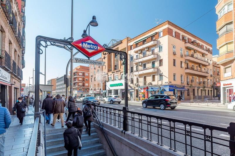 Foto a7b524ca-bd75-4331-b700-1095de5df558. Piso en Valdeacederas Madrid