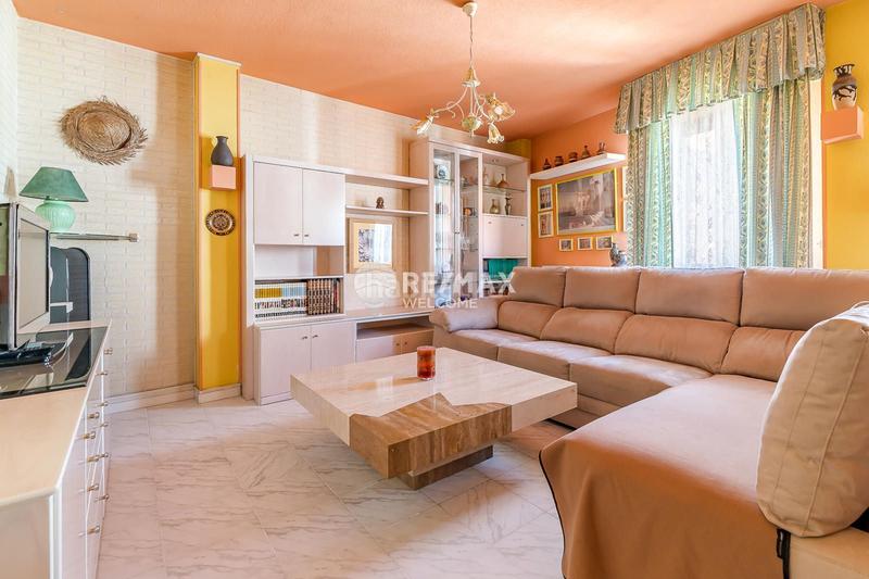 Foto b092f794-7a35-4044-add1-a41cd1e778d1. Piso en Valdeacederas Madrid