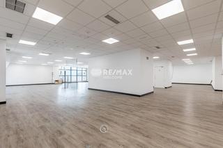 Alquiler Oficina  Vía de los poblados. Oficina en alquiler de 200m2 y plazas de garaje