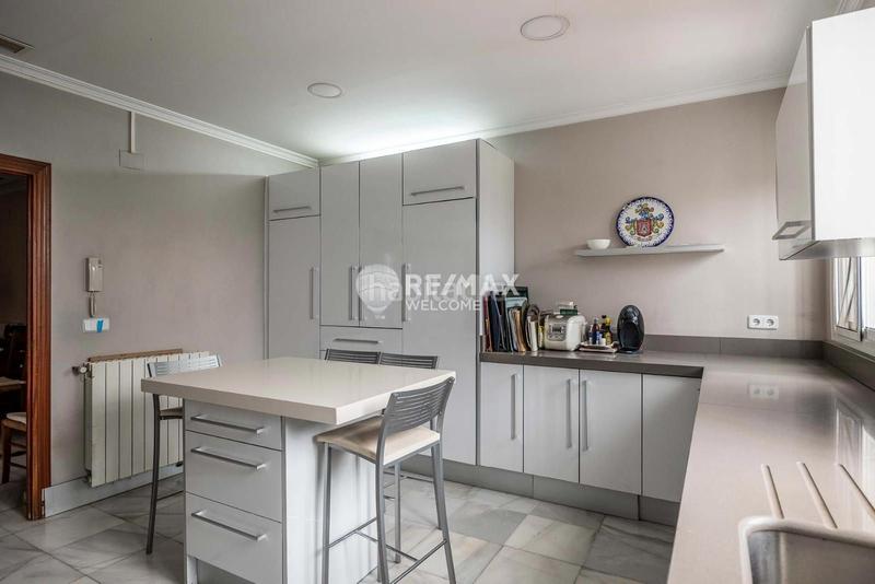 Foto 0ed96329-bfcc-43a7-8a84-45c259f94f37. Chalet con riscaldamento parcheggio in Heliópolis Sevilla