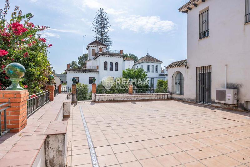 Foto 11a8fc66-2f84-45bc-85d0-f2c82ff73986. Chalet con riscaldamento parcheggio in Heliópolis Sevilla