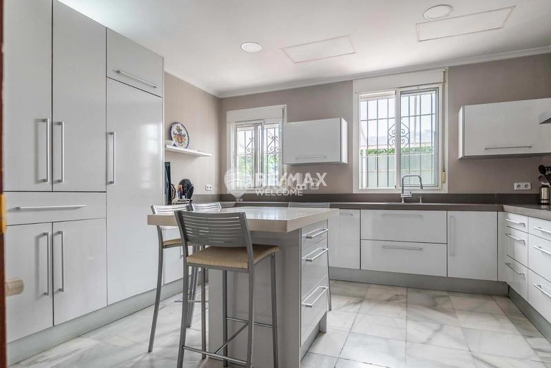 Foto 585dfa95-83bc-4dec-83b2-07c0fe5dfdfd. Chalet con riscaldamento parcheggio in Heliópolis Sevilla