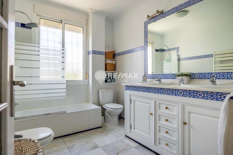 Foto ec613dfd-511d-42ae-8c8c-deb42ef81569. Chalet con riscaldamento parcheggio in Heliópolis Sevilla