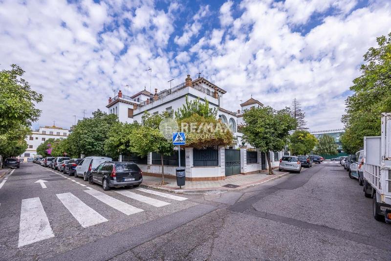 Foto f297f0ca-66b4-4581-841b-6ed65ae97733. Chalet con riscaldamento parcheggio in Heliópolis Sevilla