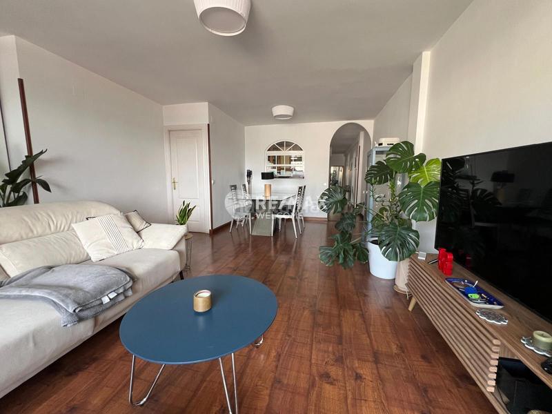 Foto 3873f17f-a3ef-42d3-a09c-65a3f50dbcb4. Pis amb calefacció aparcament a Adelfas Madrid