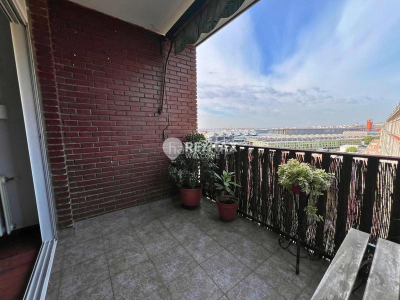 Foto 764212d8-7b5c-44ba-a458-ebec606c0724. Pis amb calefacció aparcament a Adelfas Madrid