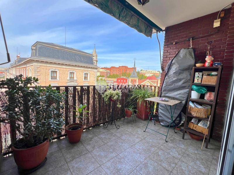 Foto 9589b7b1-f40d-41b0-9e2d-88d9c241666a. Pis amb calefacció aparcament a Adelfas Madrid