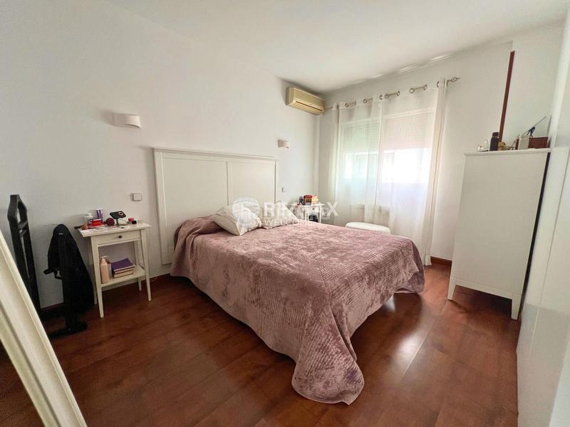 Foto cc6b570a-733e-4fa3-b03d-0bbe963117b6. Pis amb calefacció aparcament a Adelfas Madrid