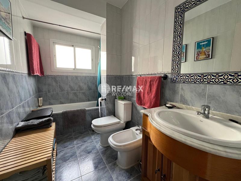 Foto fb8e9bb8-076d-4fc6-b3f5-aabee2235c5b. Pis amb calefacció aparcament a Adelfas Madrid