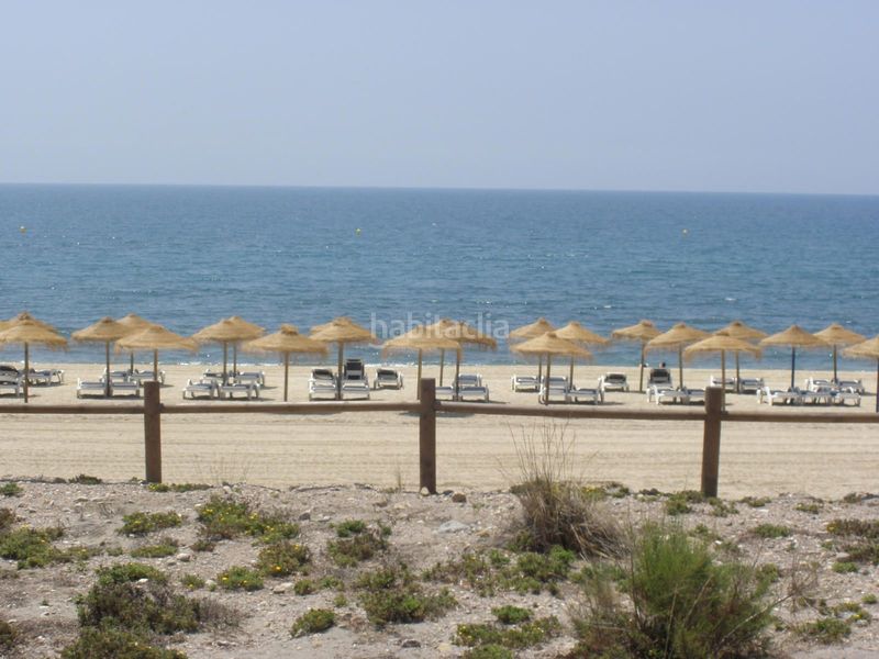 Foto 0a25f246-db38-49fc-b63a-f18f9dd1b2dd. Pis amb aparcament piscina a El Toyo Almería