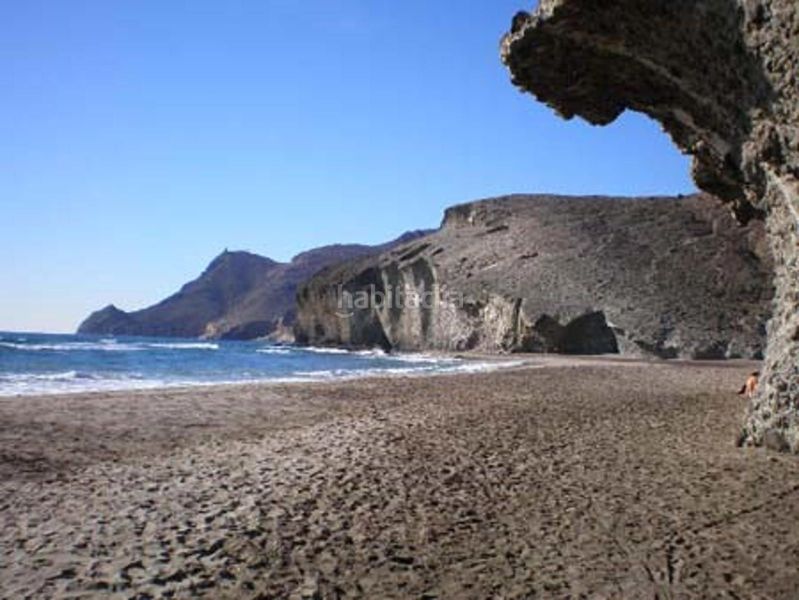 Foto e88c79c1-5f27-4889-b441-c3df59565cbc. Pis amb aparcament piscina a El Toyo Almería