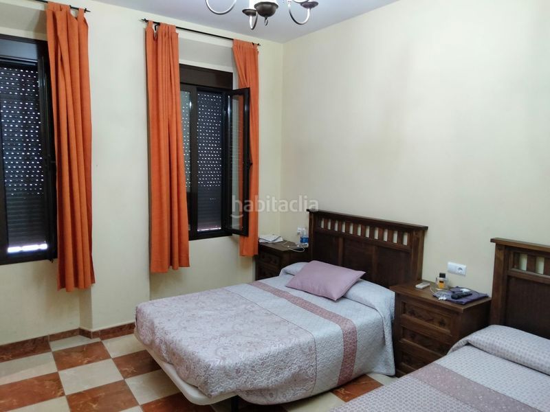 Foto 7550f623-c07d-4d25-b798-5f0be4d874ab. Edificio in Trujillo