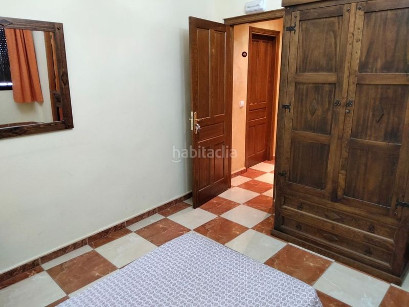 Foto f9107a01-c47e-48d6-b68d-4a6a5f781d98. Edificio in Trujillo