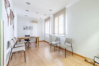 Lloguer Oficina  Calle velazquez. Oficina independiente en velázquez  40m2 con cocina  gastos incl