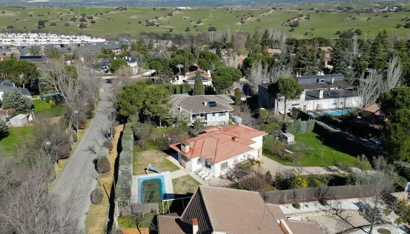 Foto beb8bad9-dc4f-4385-afa0-513018d8252a. Xalet amb calefacció aparcament piscina a Soto de Viñuelas Tres Cantos