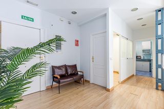 Location Bureau  Calle velazquez. Despacho independiente en velázquez  10m2 con cocina  gastos inc