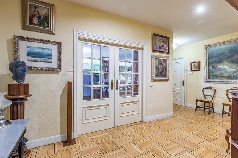 Foto 3b7df8ef-6242-49c3-8f55-c0dc0161db9c. Pis amb aparcament a El Viso Madrid