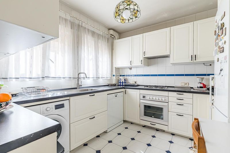 Foto bf06a11b-c937-47b1-b292-ffec36d6db67. Pis amb aparcament a El Viso Madrid