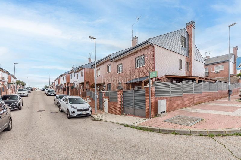 Foto 55058bf0-c53b-4c11-b25e-eaee02898bbb. Casa aparellada amb calefacció aparcament piscina a Loeches