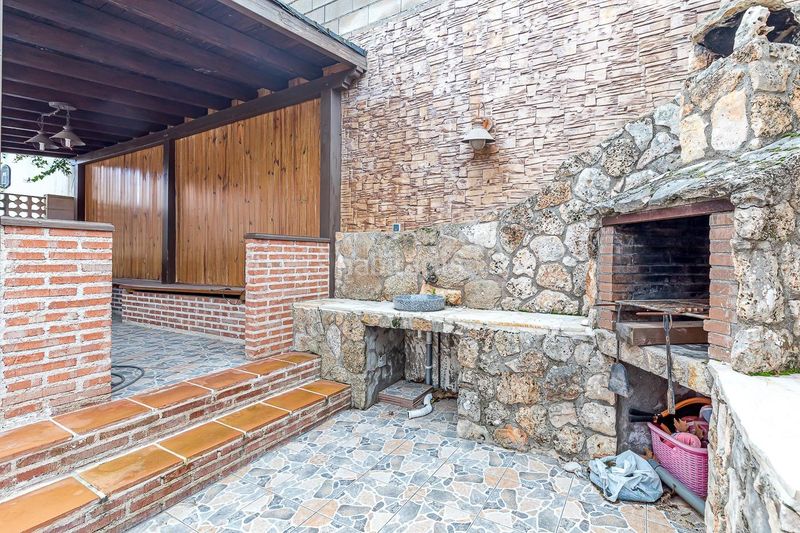 Foto b6a79a1a-71b6-4306-8044-92c55229e0bc. Casa aparellada amb calefacció aparcament piscina a Loeches