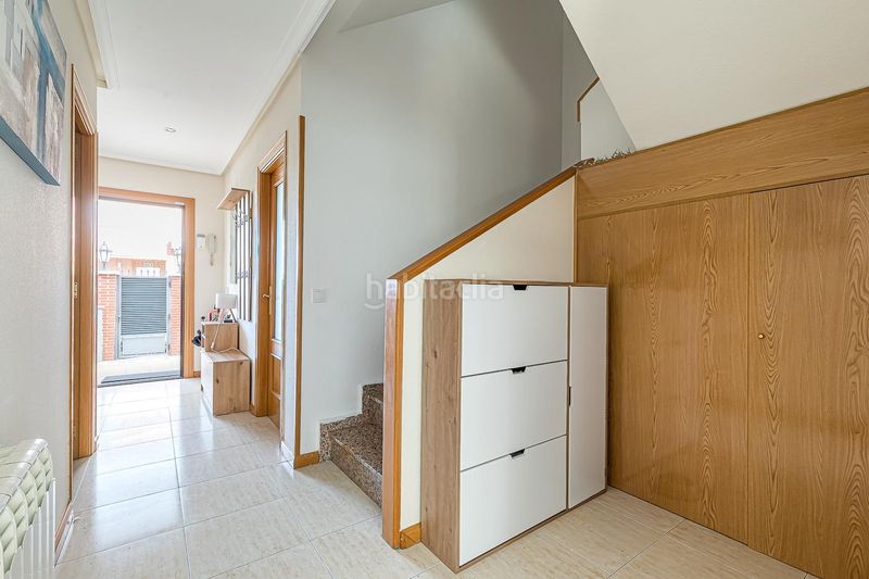 Foto b818f0a9-7ce8-4dd0-b1eb-f3d7fff81884. Casa aparellada amb calefacció aparcament piscina a Loeches
