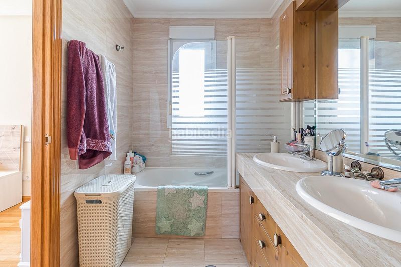Foto d0e266ce-6342-479a-8083-54d46102decc. Casa aparellada amb calefacció aparcament piscina a Loeches