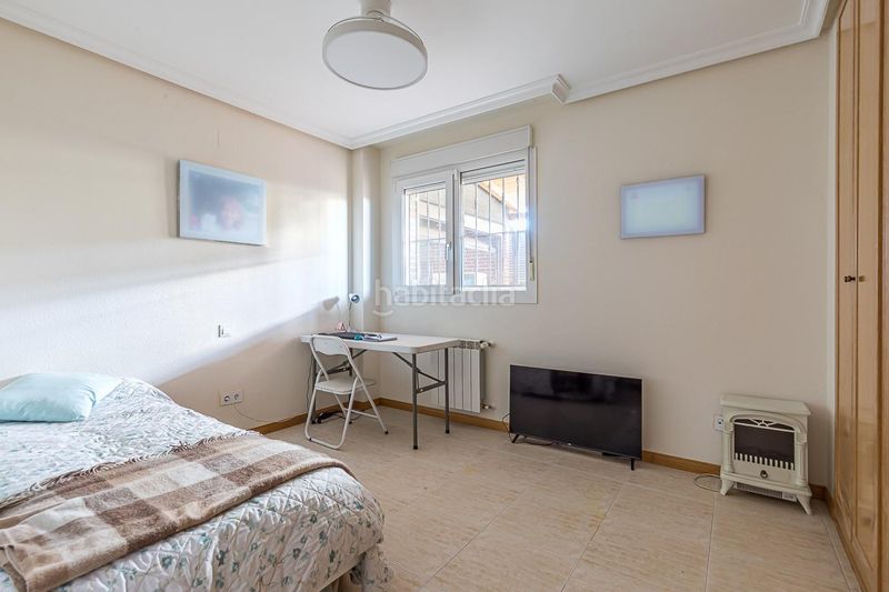 Foto df37b0b5-ce61-433e-81a1-f43d10990615. Casa aparellada amb calefacció aparcament piscina a Loeches