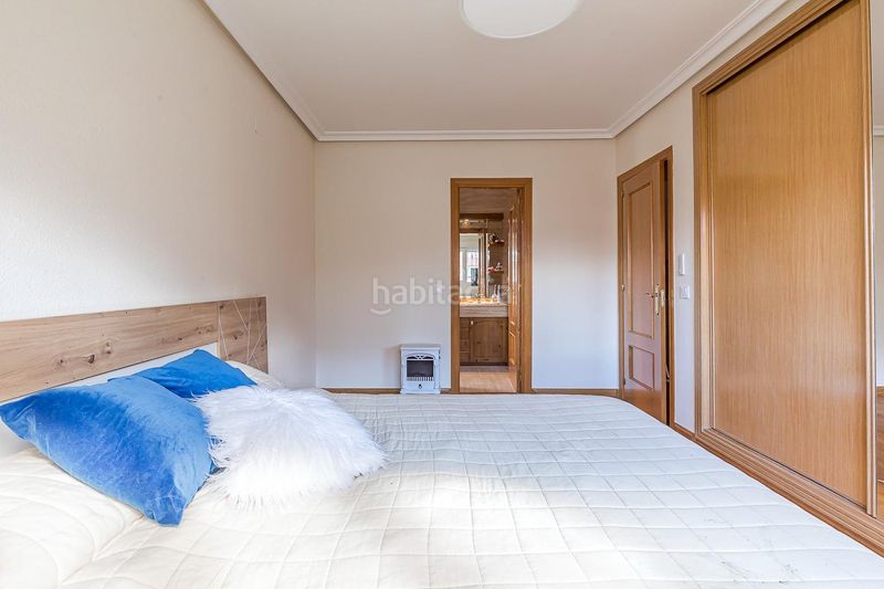 Foto f7380a11-5316-42d8-a7b9-7d5836354351. Casa aparellada amb calefacció aparcament piscina a Loeches