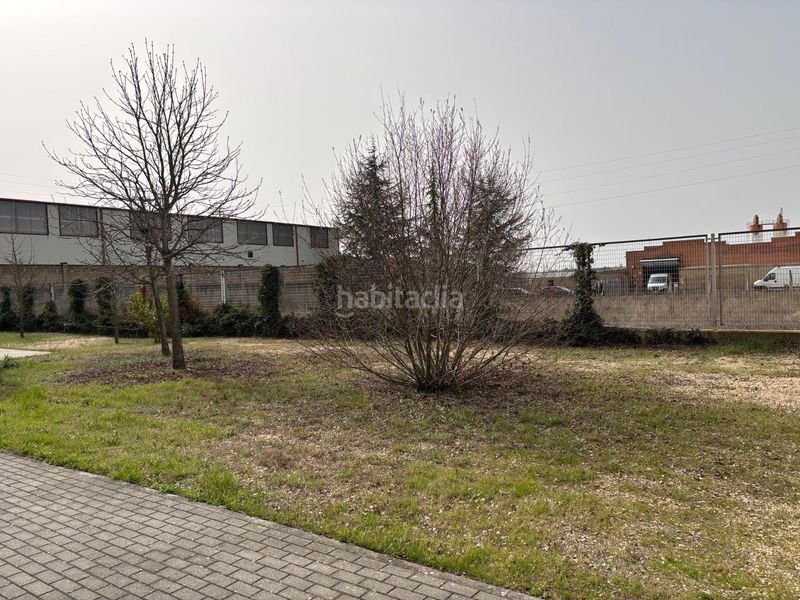 Foto 4d2568b1-bf46-4c82-bfb4-f4c7a411a5cf. Edifici a Trobajo del camino