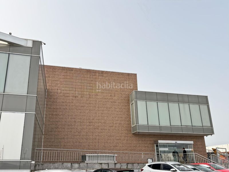 Foto 5b8c0948-ad2b-4ae2-afe9-c8cb227ba853. Edifici a Trobajo del camino