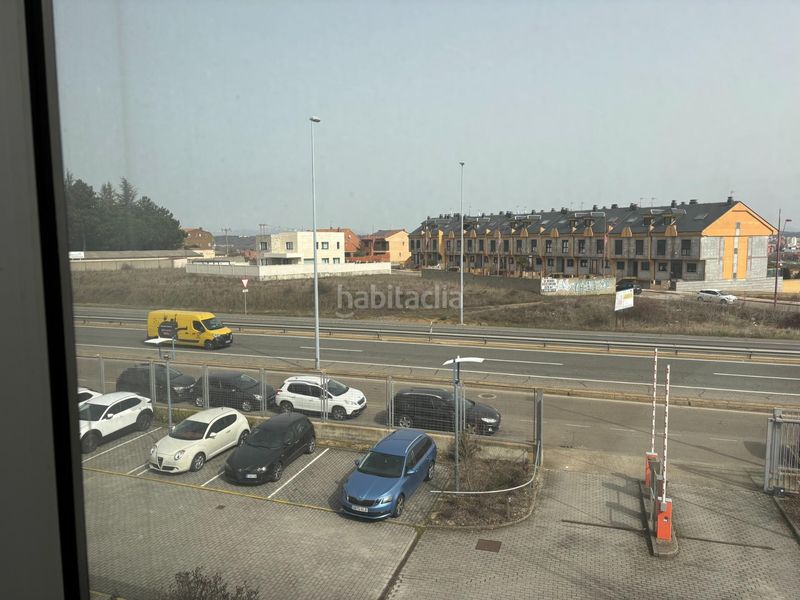 Foto 5fad6a6a-b9ce-4ad1-801a-e582ba7c0d06. Edifici a Trobajo del camino