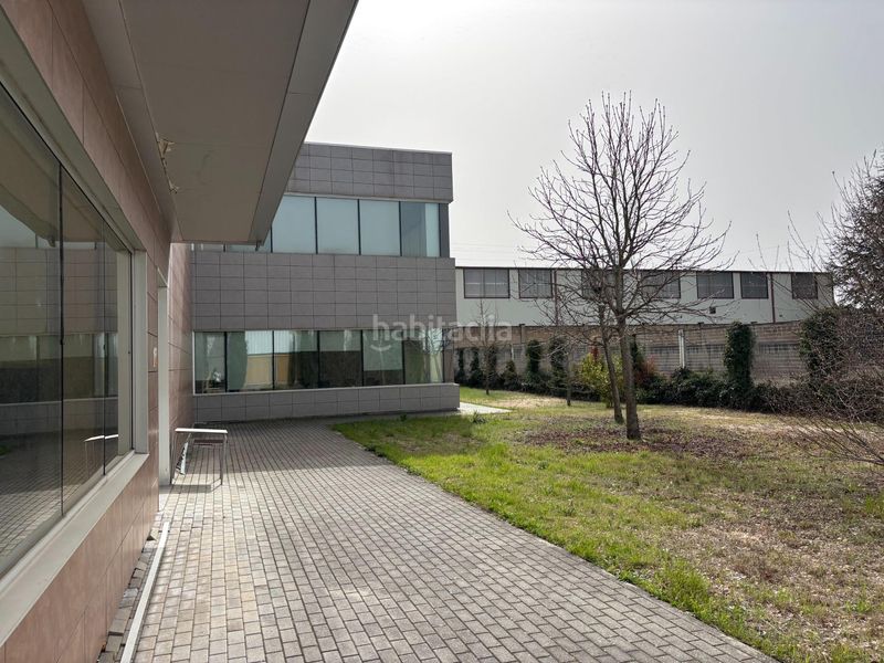 Foto b0b4699d-bd6c-4141-bfaf-71b6a19d0ec2. Edifici a Trobajo del camino
