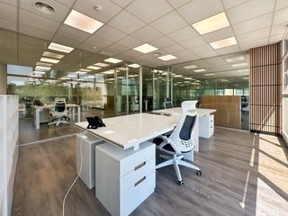 Miete Büro in Calle calle tomás redondo 2. Despachos privados en madrid norte para 56 personas, cerca de if