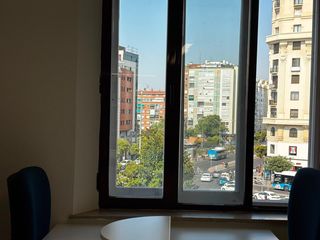Rent Office space  Calle artistas. Puesto de coworking todo incluido 250 mes  opción zonas privadas