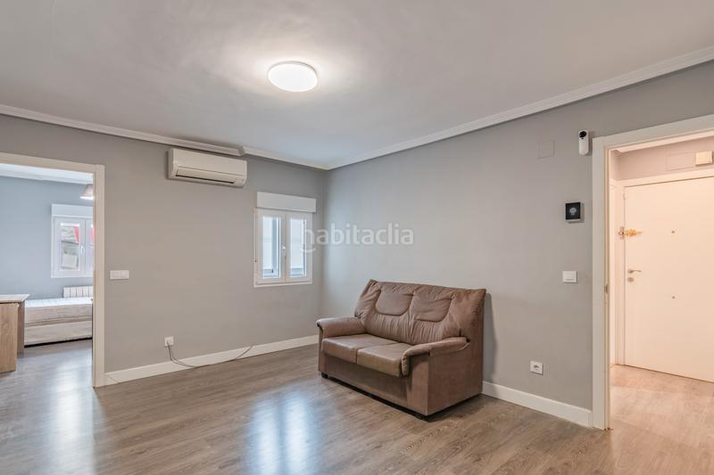 Foto 6adec7bb-7b33-4695-987a-30ec2966b804. Apartamento en Aluche Madrid