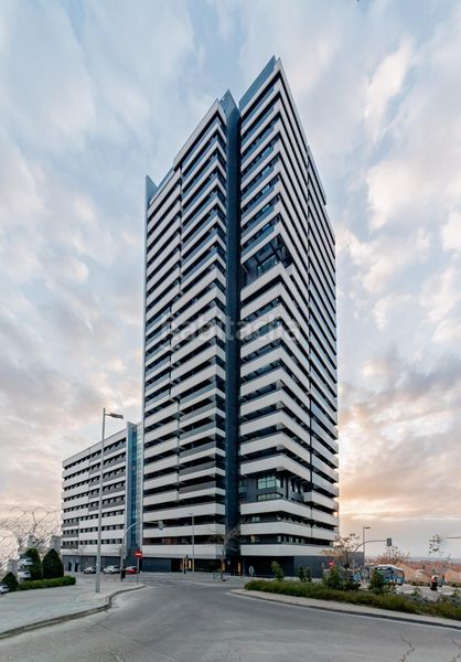 Foto 6a22ebda-7abc-4f20-97a9-73929b2dd28f. Apartament amb calefacció aparcament piscina a Valdeacederas Madrid