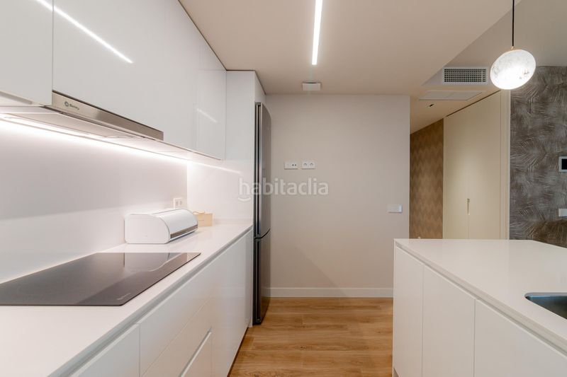 Foto 85b0ad22-0eb6-4eed-8c14-4bc011326479. Apartament amb calefacció aparcament piscina a Valdeacederas Madrid