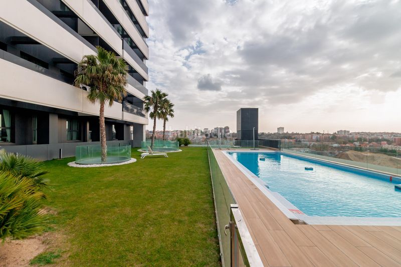 Foto e9d06038-2a6a-4f9b-b926-17955d639115. Apartament amb calefacció aparcament piscina a Valdeacederas Madrid