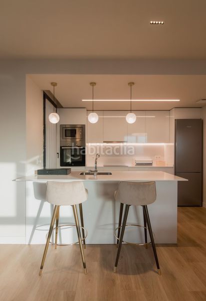 Foto f46fe278-f972-436d-9a6f-2483f2872e28. Apartament amb calefacció aparcament piscina a Valdeacederas Madrid