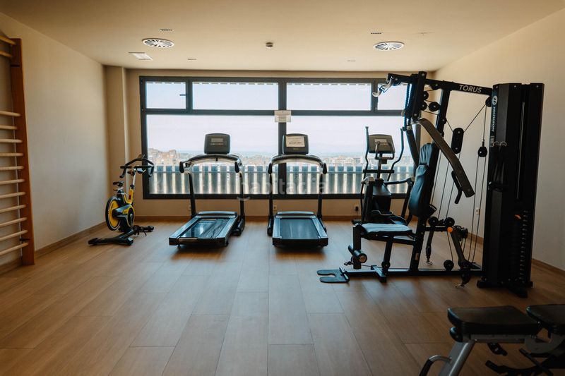Foto f4f8774d-8522-4f03-9650-1ba07488945d. Apartament amb calefacció aparcament piscina a Valdeacederas Madrid