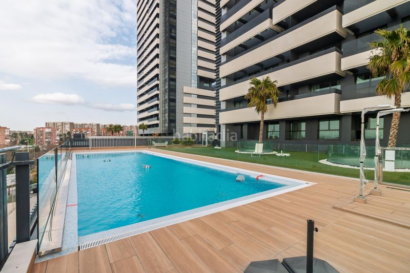 Foto f74fd92d-0b35-4921-b9dd-804ca7f8b023. Apartament amb calefacció aparcament piscina a Valdeacederas Madrid